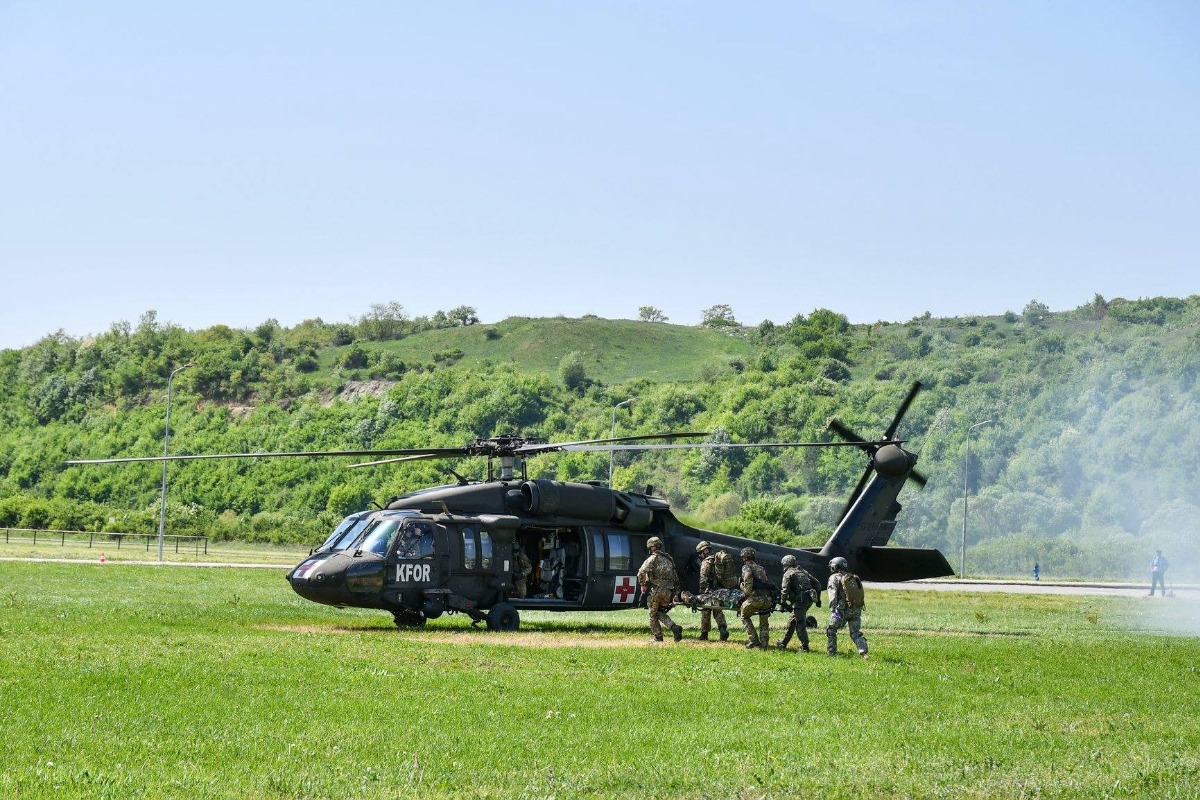 Helikopteri i KFOR shpeton pas 24 oresh nenkomisarin e plagosur ne Shosh